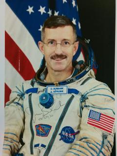 Американский астронавт Дэниэл Бербэнк лично передал учащимся нашей гимназии послание. 